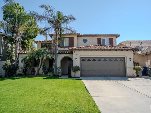 10407 Sharktooth Peak Drive, Bakersfield, CA 93311