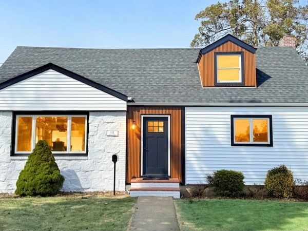 122 6th Street, Hicksville, NY 11801