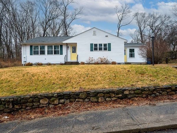 26 Prospect St, Blackstone, MA 01504