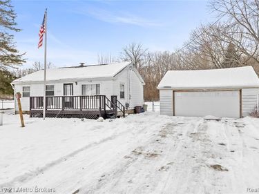 16032 Knobhill Drive, Linden, MI 48451