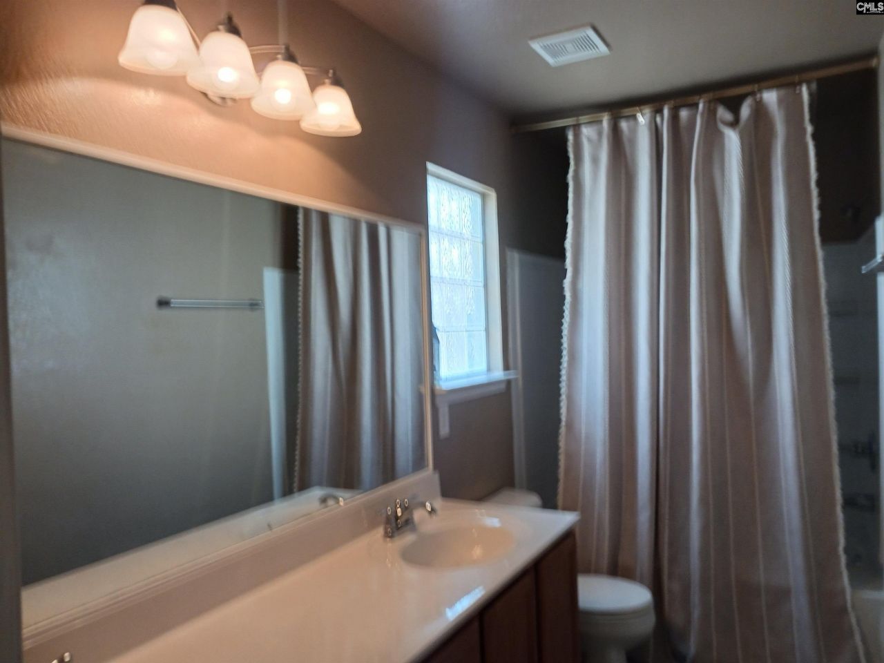 48 Castle Cary Court  Photo 7