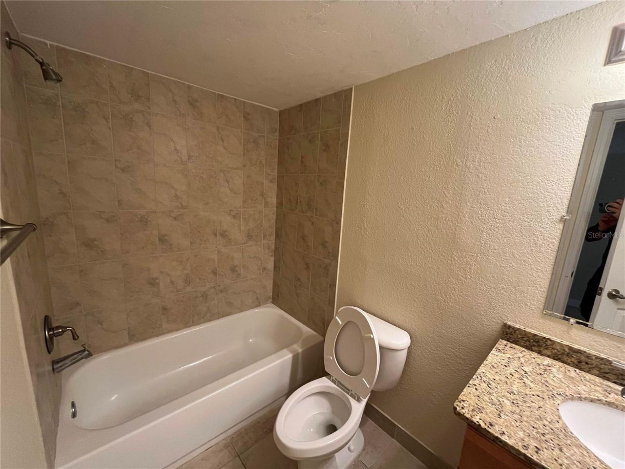 2650 Coconut Bay Ln Lane, Unit 513, Sarasota, FL 34237 Photo