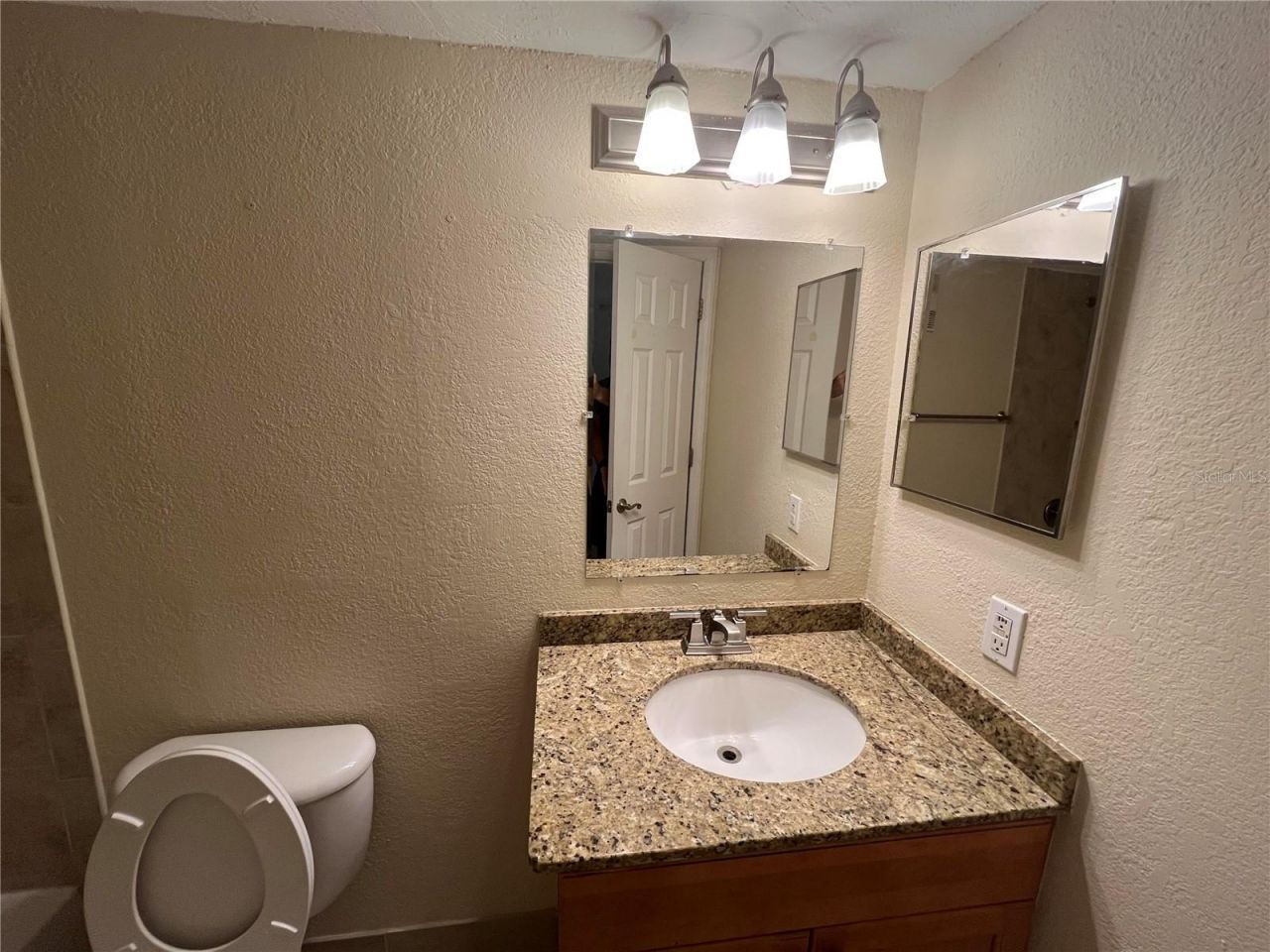 2650 Coconut Bay Ln Lane, Unit 513, Sarasota, FL 34237 Photo