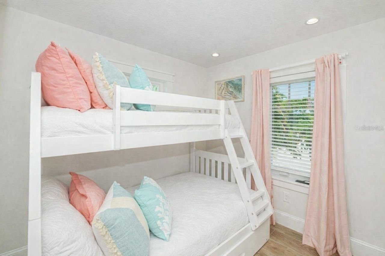 332 Avenida De Mayo, Sarasota, FL 34242 Photo