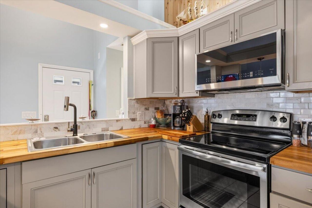 2538 SE Tropical East Circle, Port Saint Lucie, FL 34952 Photo