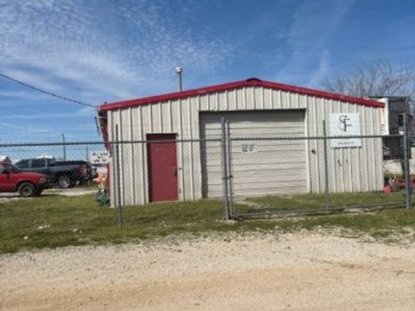 622 N B Street , Rogers, AR 72756