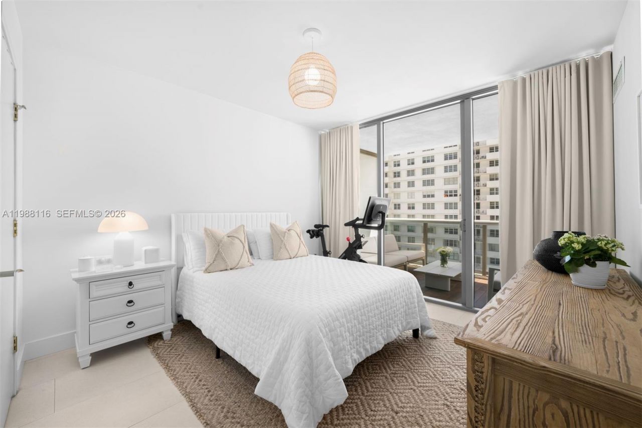 5875 Collins Ave , Unit 906, Miami Beach, FL 33140 Photo