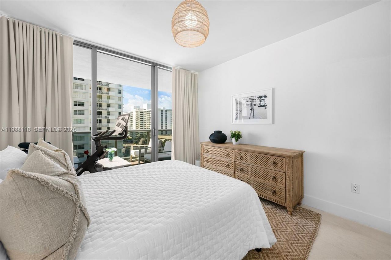 5875 Collins Ave , Unit 906, Miami Beach, FL 33140 Photo