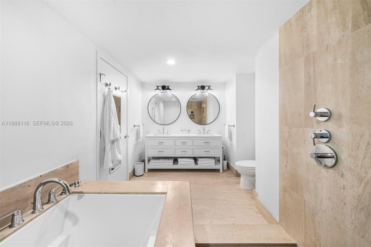 5875 Collins Ave , Unit 906, Miami Beach, FL 33140 Photo