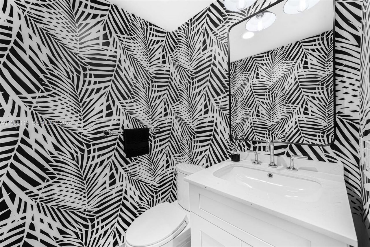 5875 Collins Ave , Unit 906, Miami Beach, FL 33140 Photo