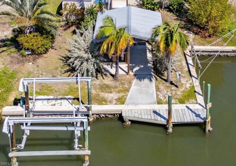 3535 Fifth Ave, Saint James City, FL 33956 Photo