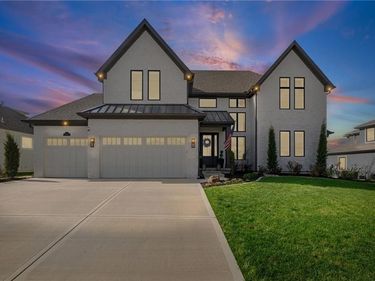 10126 N Kansas Court, Kansas City, MO 64155