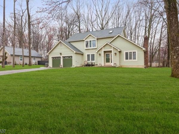 2 Grenoble Ct, Old Bridge, NJ 07747