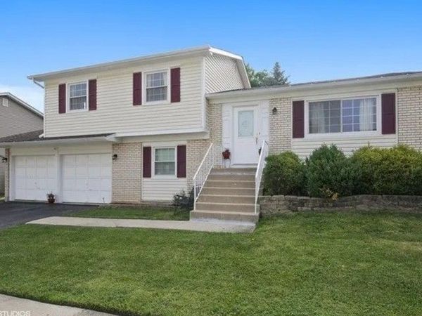 4411 Bayside Circle , Hoffman Estates, IL 60192