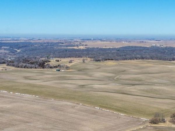 000 Pecan Avenue , Guthrie Center, IA 50115