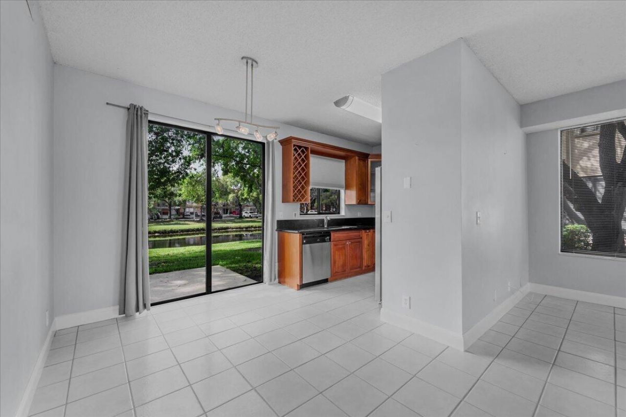 10538 NW 10th Street, Plantation, FL 33322 Photo