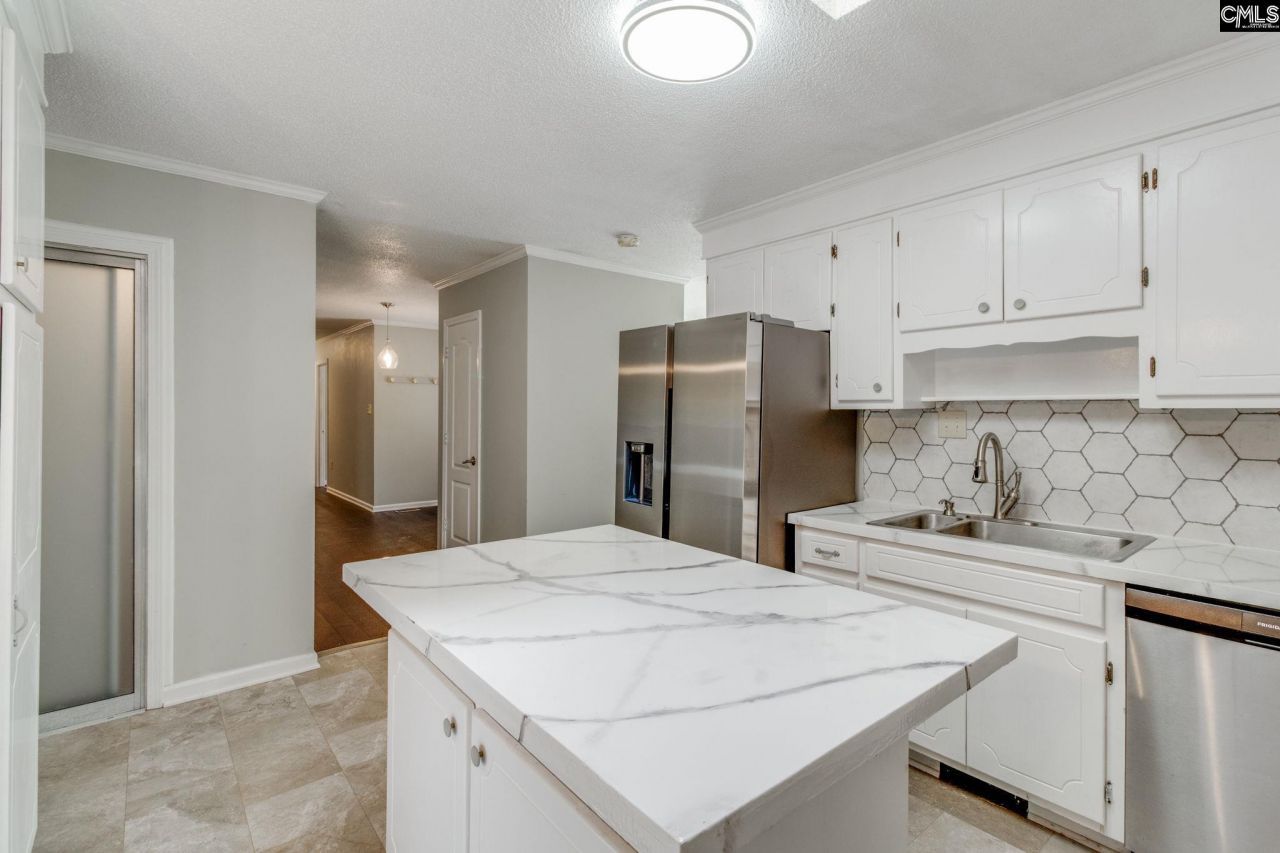 7905 Castleton Lane Photo 17