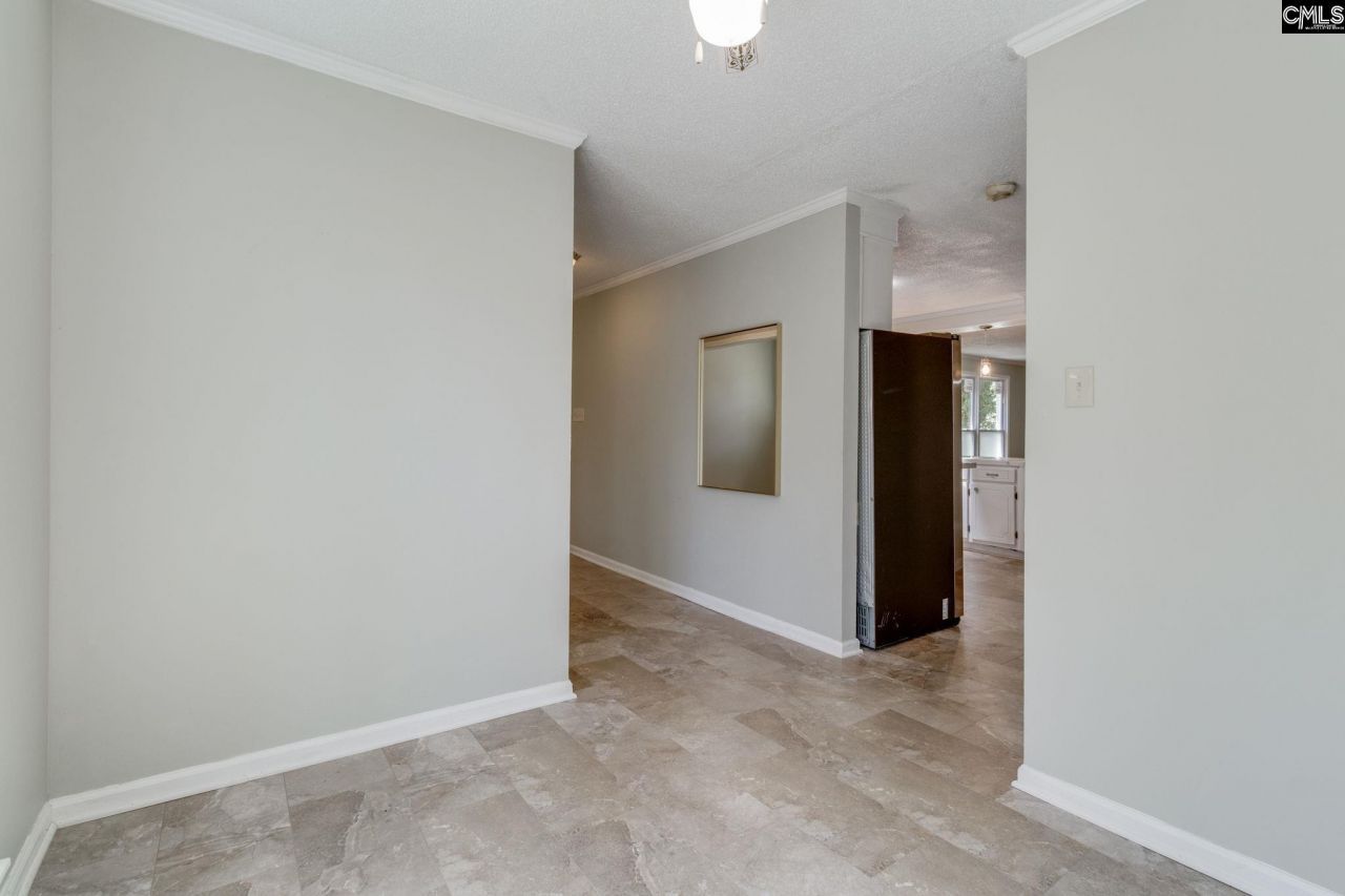 7905 Castleton Lane Photo 19