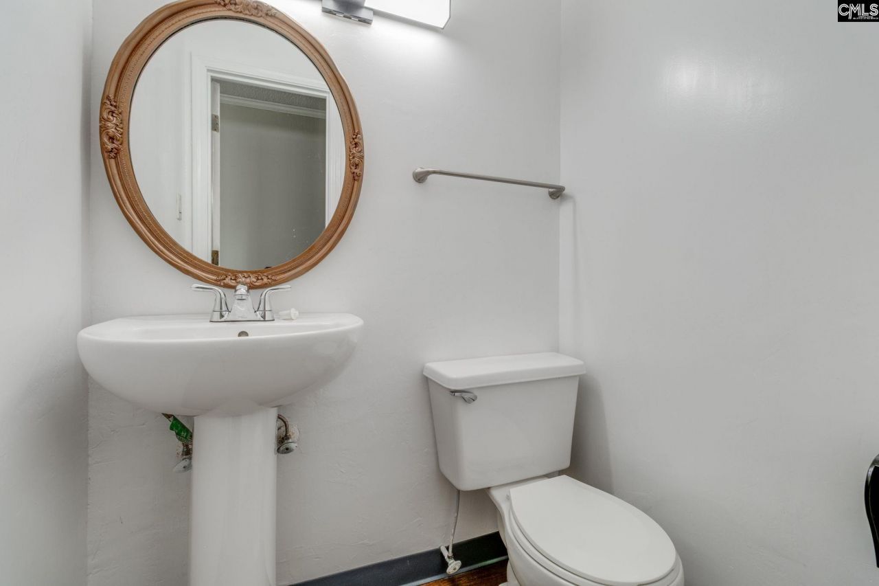 7905 Castleton Lane Photo 20