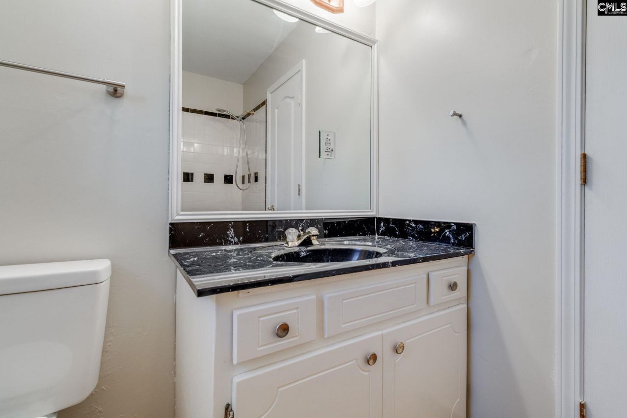 7905 Castleton Lane Photo 30