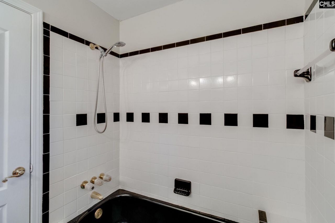 7905 Castleton Lane Photo 31