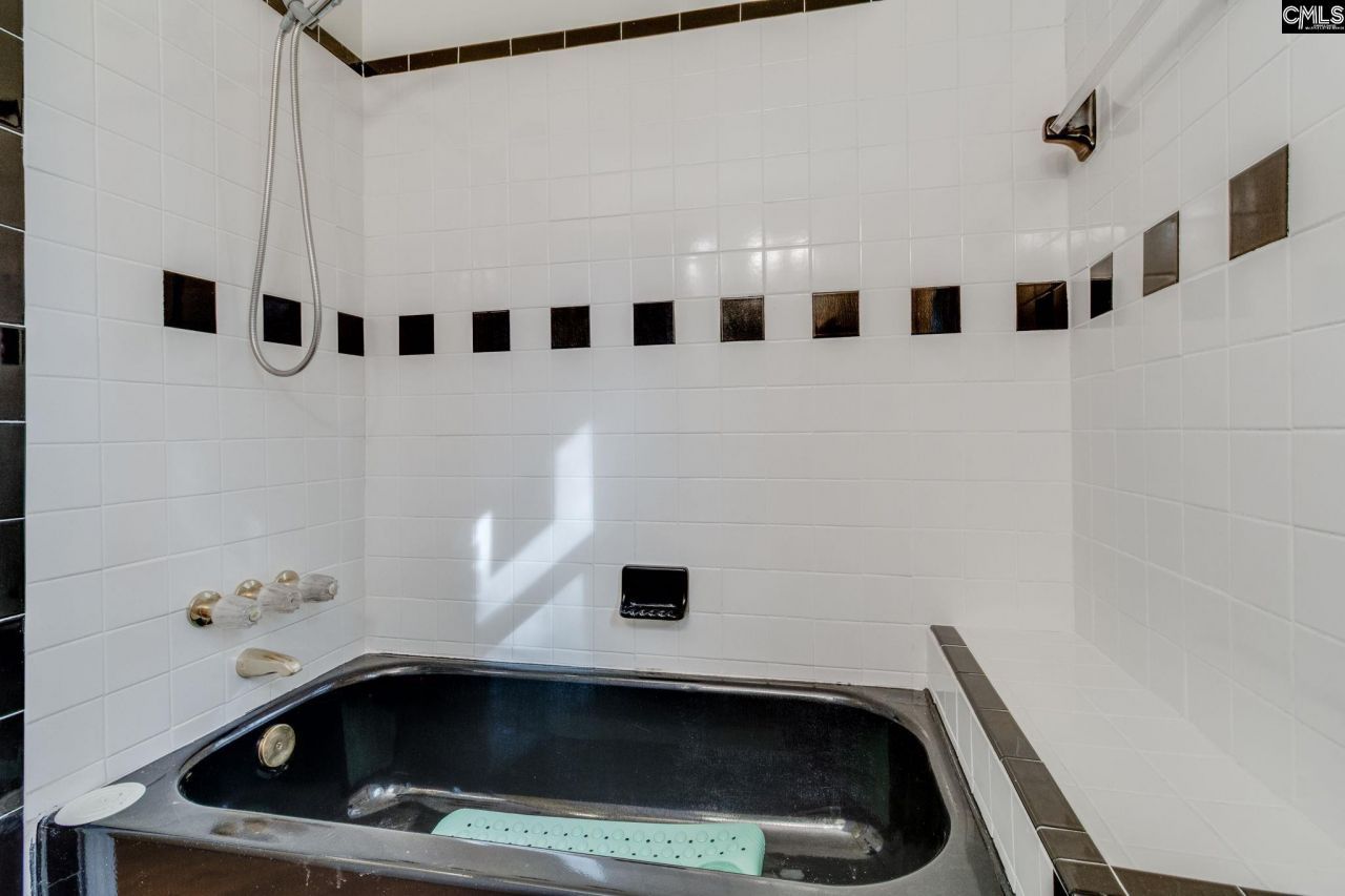 7905 Castleton Lane Photo 32