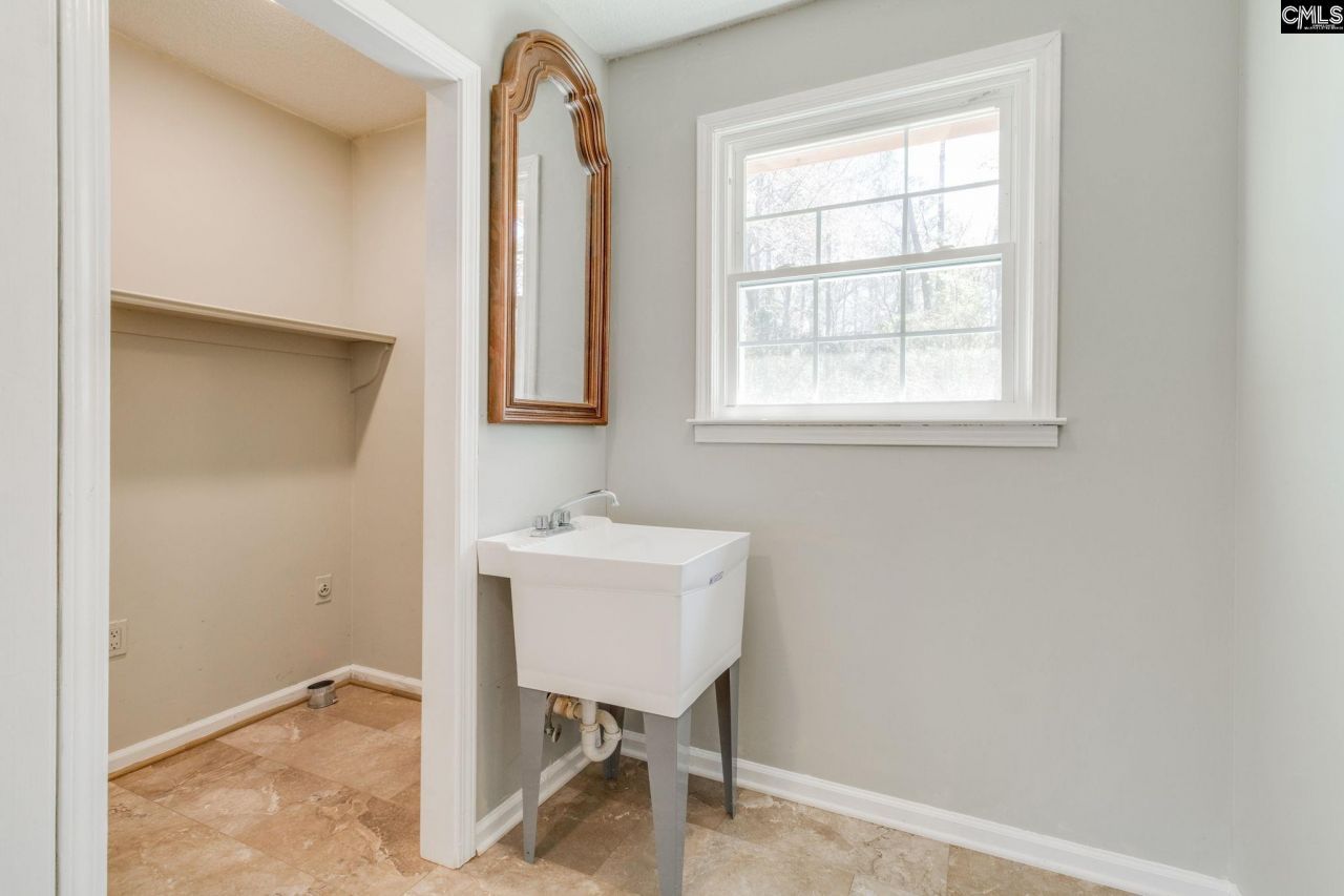 7905 Castleton Lane Photo 33