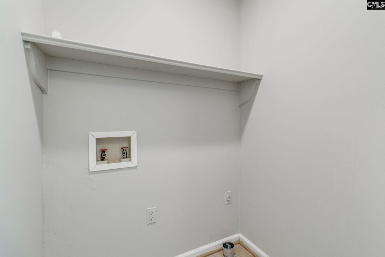 7905 Castleton Lane Photo 34