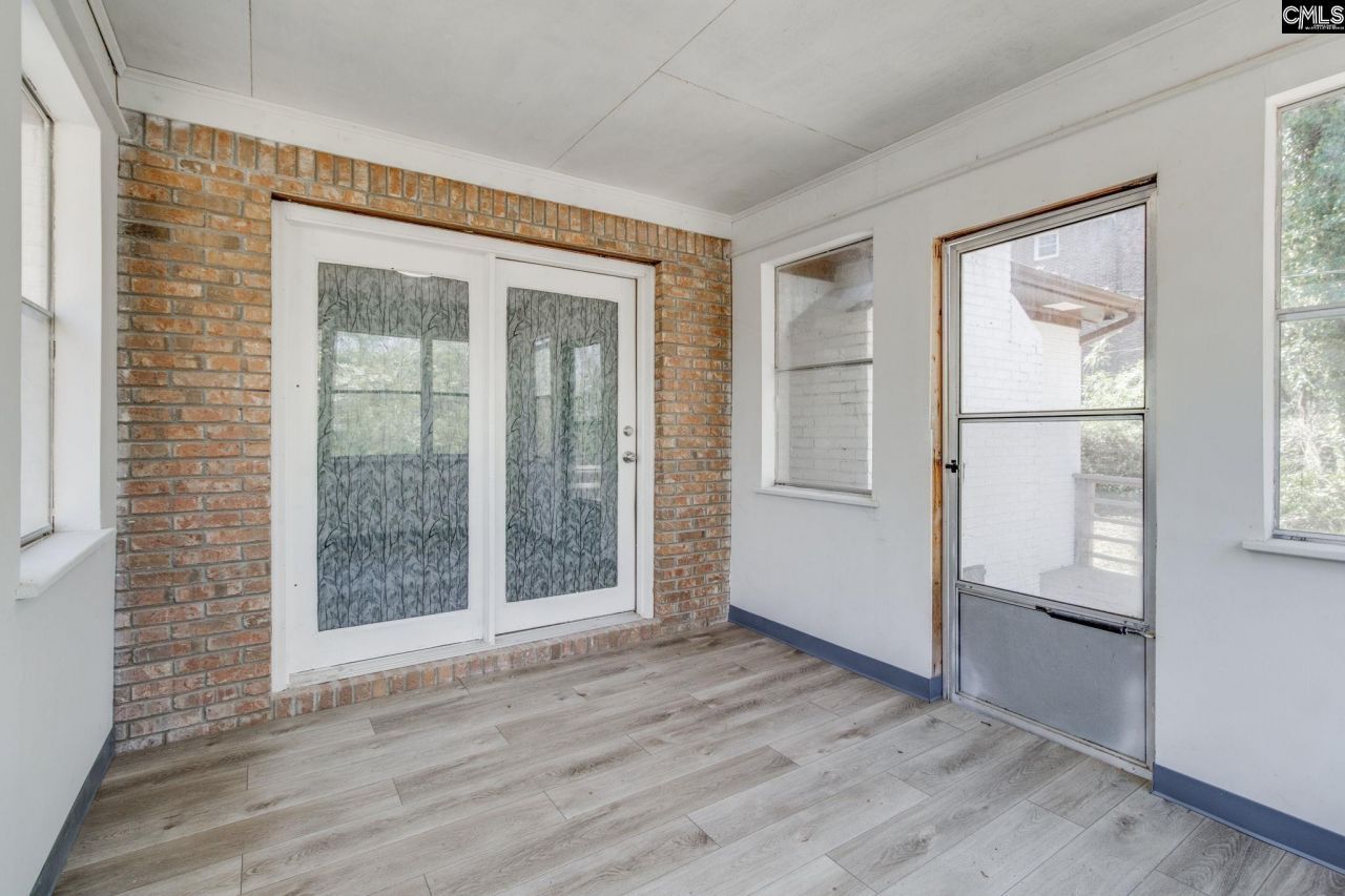 7905 Castleton Lane Photo 36