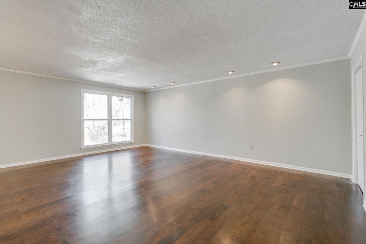 7905 Castleton Lane Photo 4