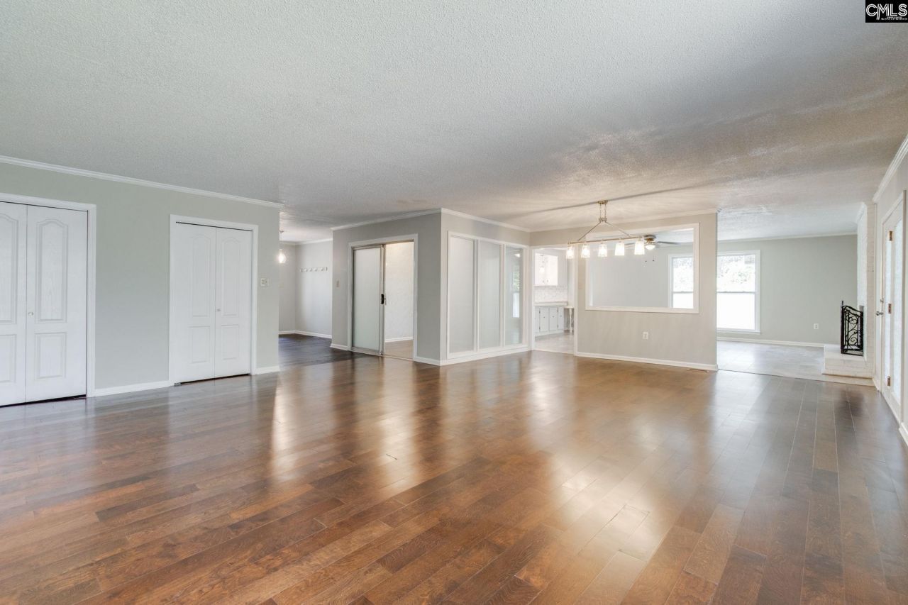 7905 Castleton Lane Photo 6