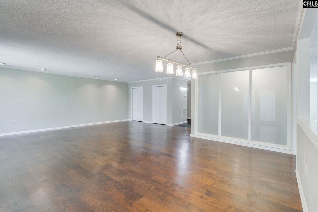 7905 Castleton Lane Photo 9