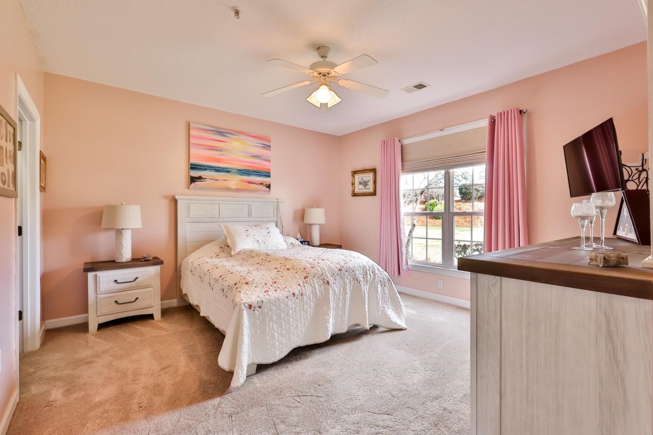 400 Mahogany Dr. Photo 12