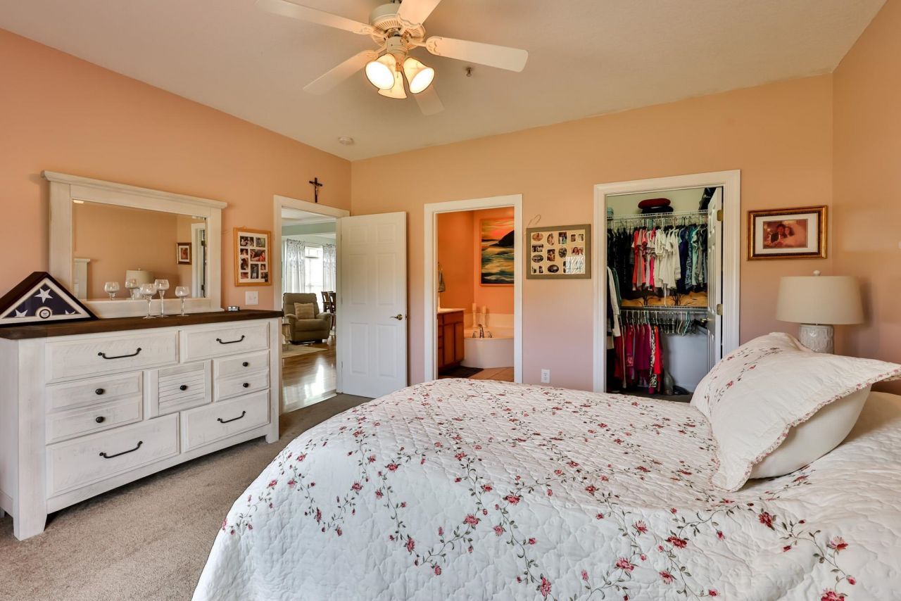 400 Mahogany Dr. Photo 14