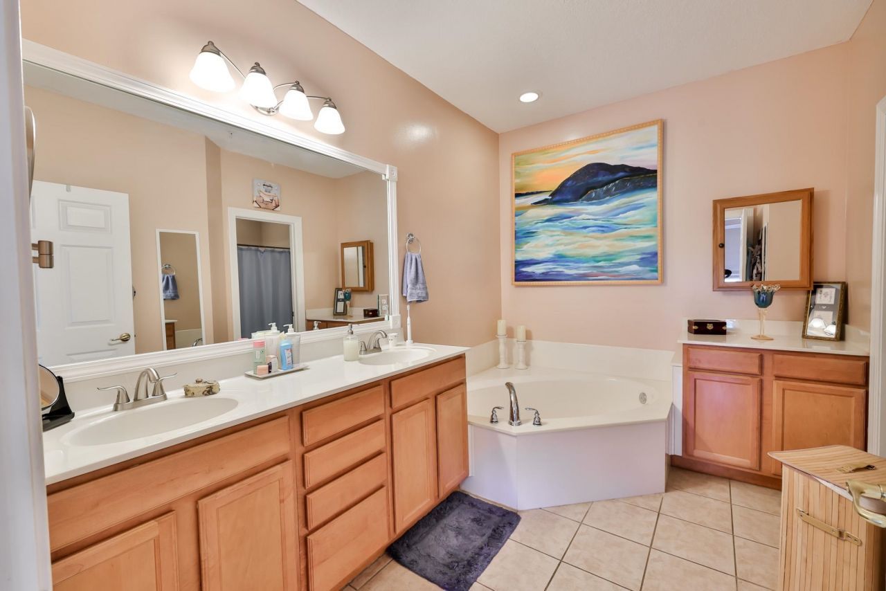 400 Mahogany Dr. Photo 15