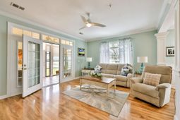 400 Mahogany Dr. photo 4