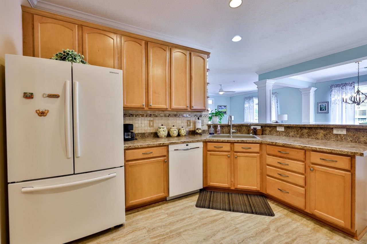 400 Mahogany Dr. Photo 6