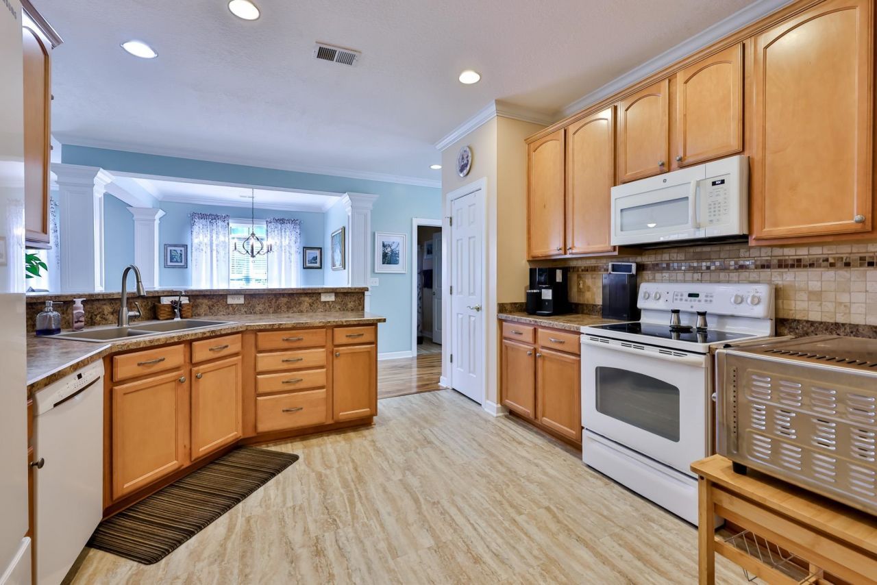 400 Mahogany Dr. Photo 7