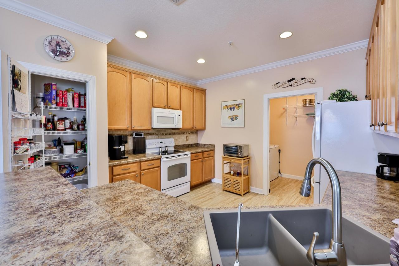 400 Mahogany Dr. Photo 9