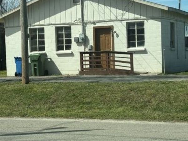 624 N B Street , Rogers, AR 72756