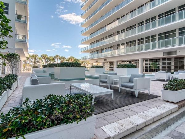 3737 Collins Ave , Unit S-203, Miami Beach, FL 33140