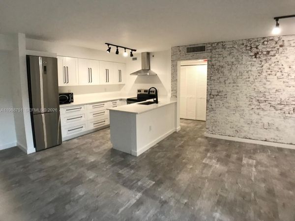 751 N Pine Island Rd, Unit 211, Plantation, FL 33324