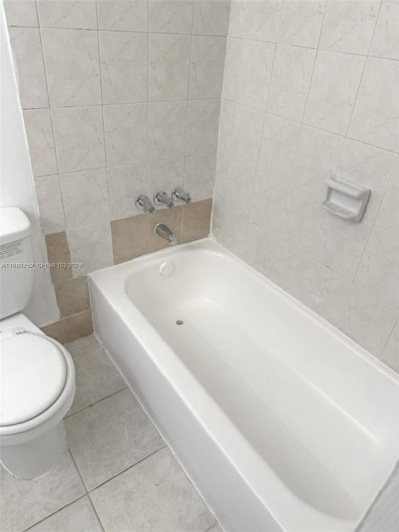 4415 W 10th Ln , Unit 14, Hialeah, FL 33012 Photo