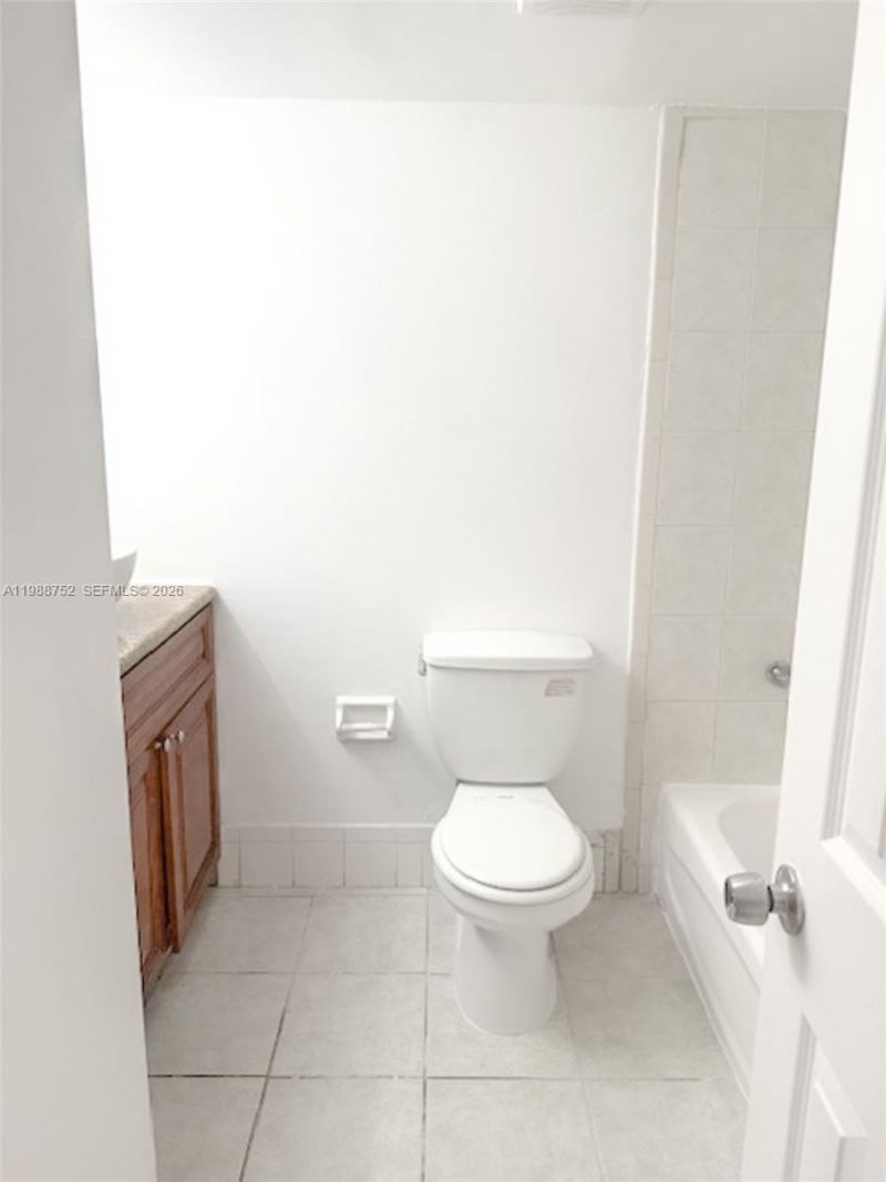 4415 W 10th Ln , Unit 14, Hialeah, FL 33012 Photo