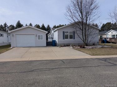 8 Brookfield, Swartz Creek, MI 48473