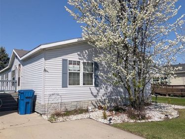8 Brookfield, Swartz Creek, MI 48473