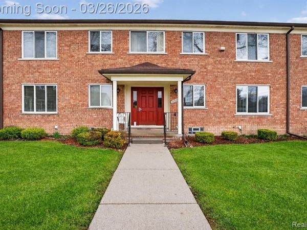 22850 E 9 Mile Road, St. Clair Shores, MI 48080