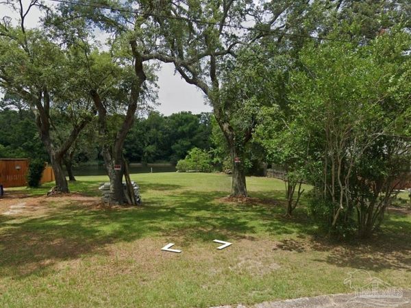 3420 Bayou Dr, Pensacola, FL 32505