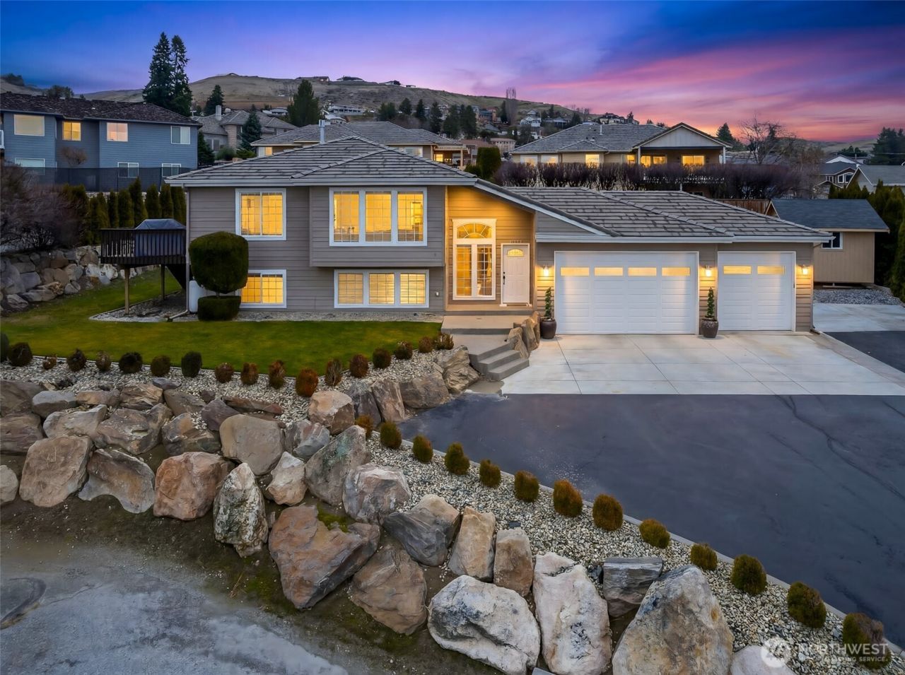 1953 Diamond Ct, East Wenatchee, WA 98802 Main Photo