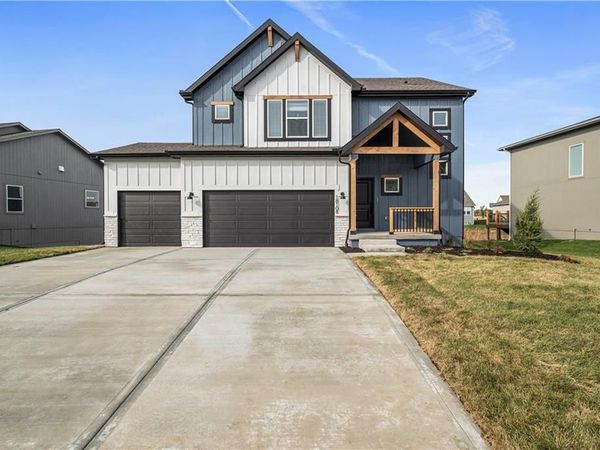 18251 W 166th Terrace, Olathe, KS 66062